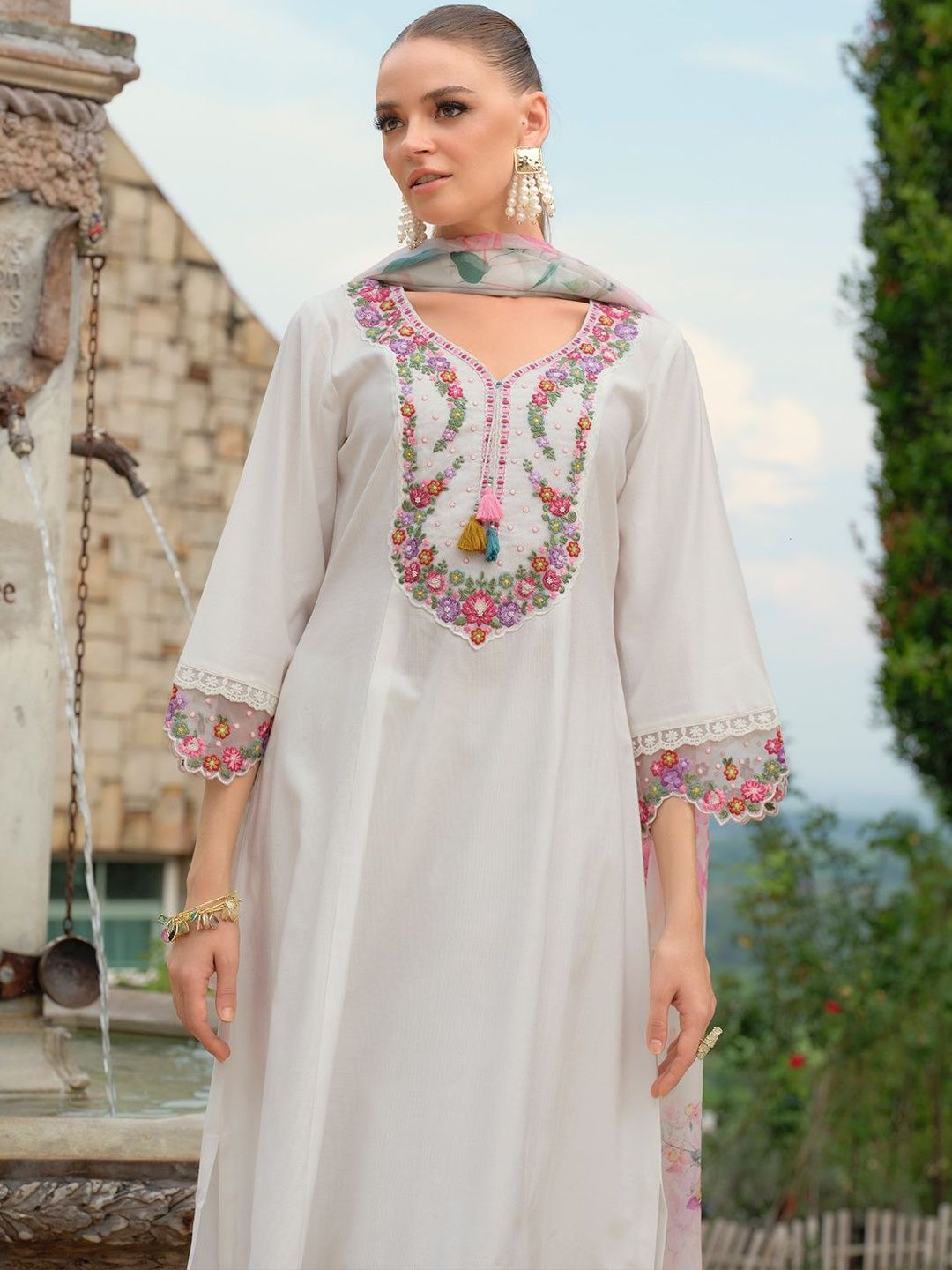 Floral Embroidered V-Neck Straight Thread Work Kurta With Trousers & Dupatta