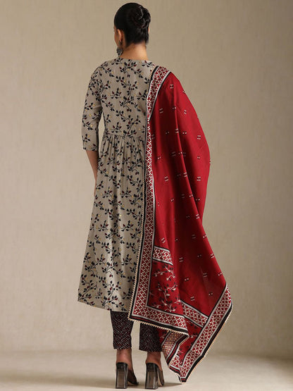 Dhiyona SO Women's Women Floral Printed Sequinned V-Neck Kurta with Trousers & With Dupatta