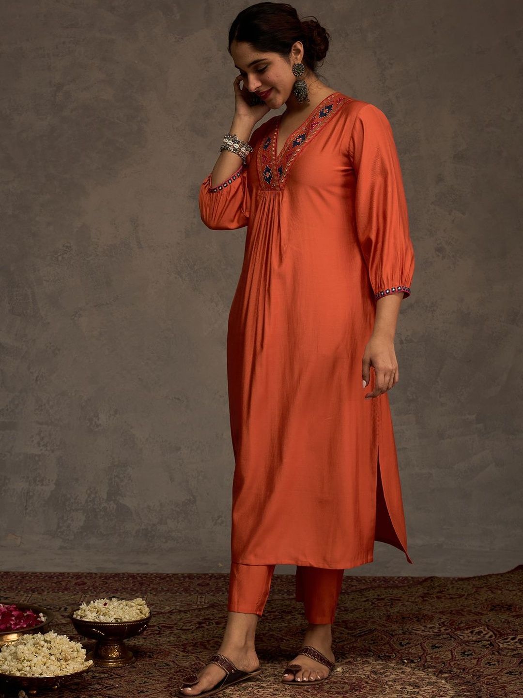 Women Ethnic Motifs Embroidered Regular Thread Work Kurta with Trouser