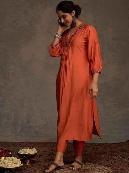 Women Ethnic Motifs Embroidered Regular Thread Work Kurta with Trouser