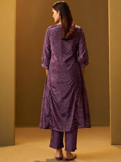 Women Ethnic Motifs Embroidered Kurta with Trousers