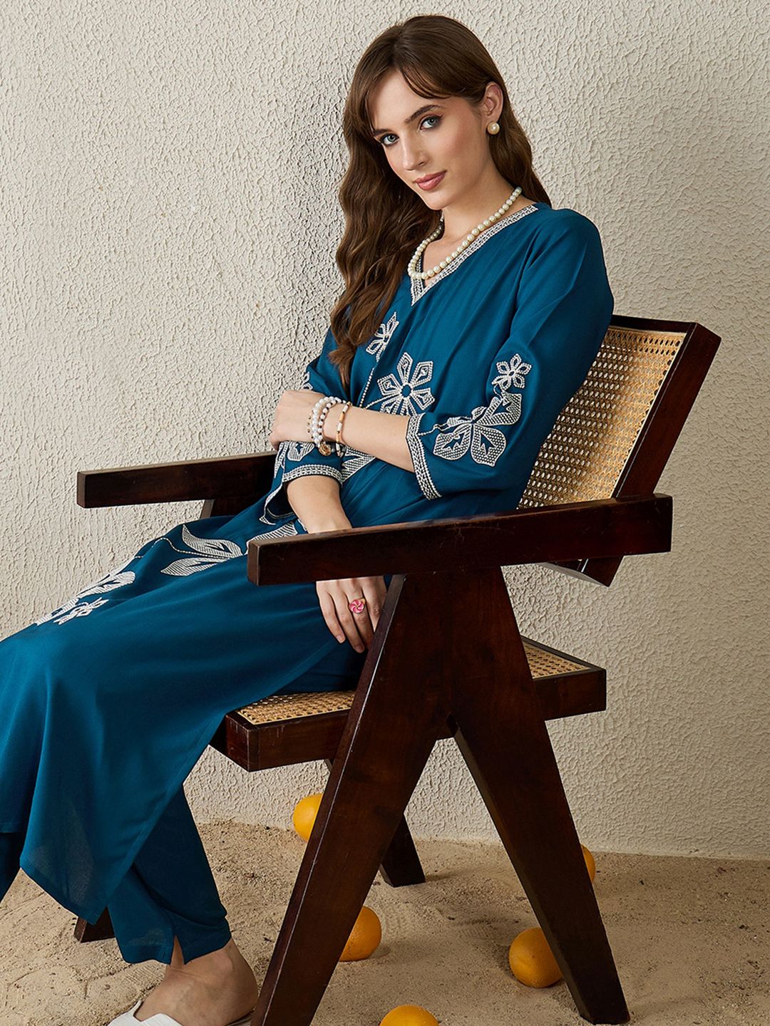 Women Floral V-Neck Embroidered Regular Thread Work Straight Kurta Sets