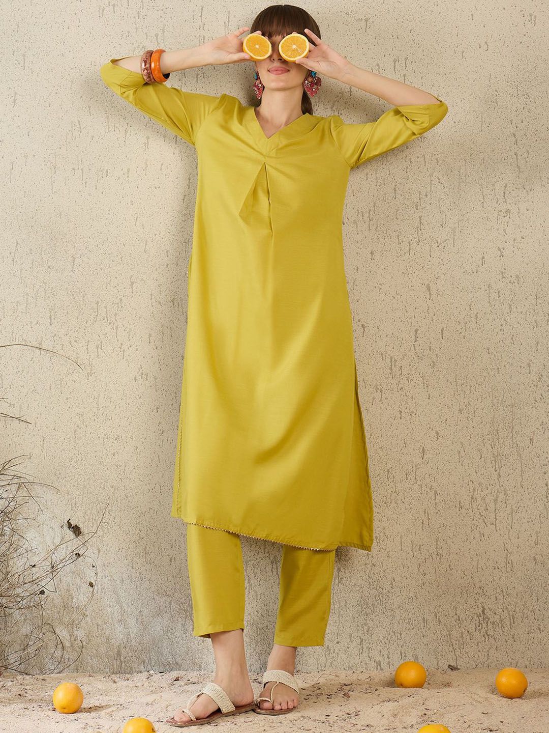 Dhiyona IE Women Solid V-Neck Top and Trousers Co-Ords