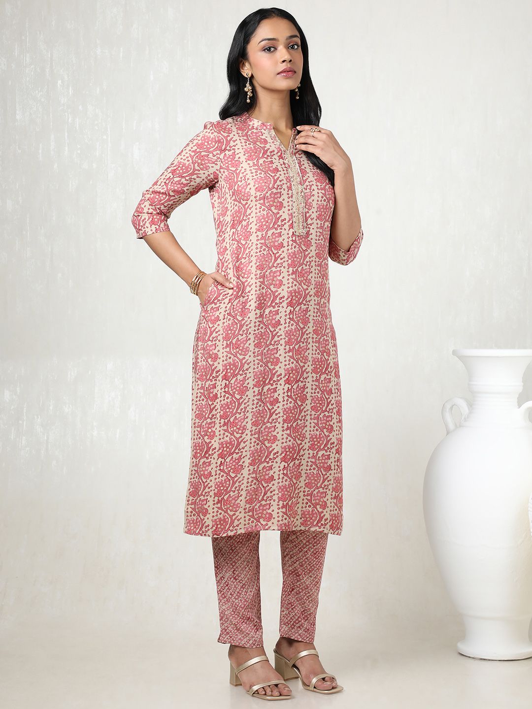 Dhiyona SO Women's Women Bandhani Printed Regular Gotta Patti Kurta with Trousers