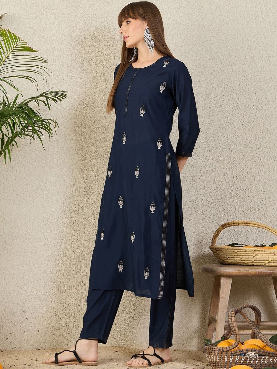 Ethnic Motifs Embroidered Straight Kurta With Trouser