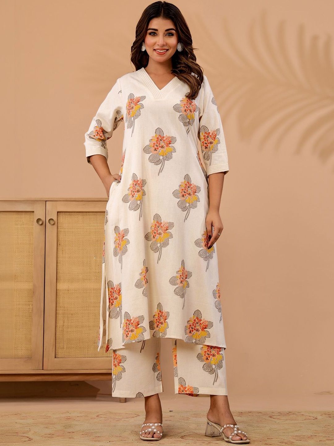 Women Floral Printed Regular Kurta with Trousers