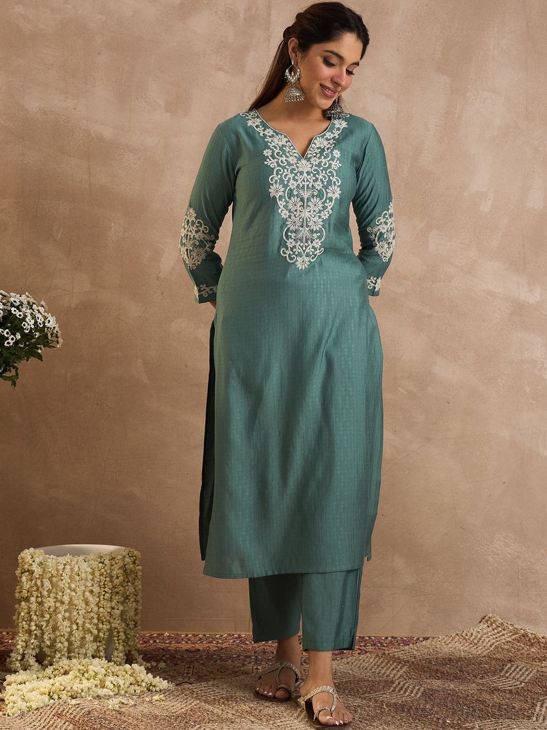 Women Ethnic Motifs Embroidered Regular Thread Work Kurta with Trousers