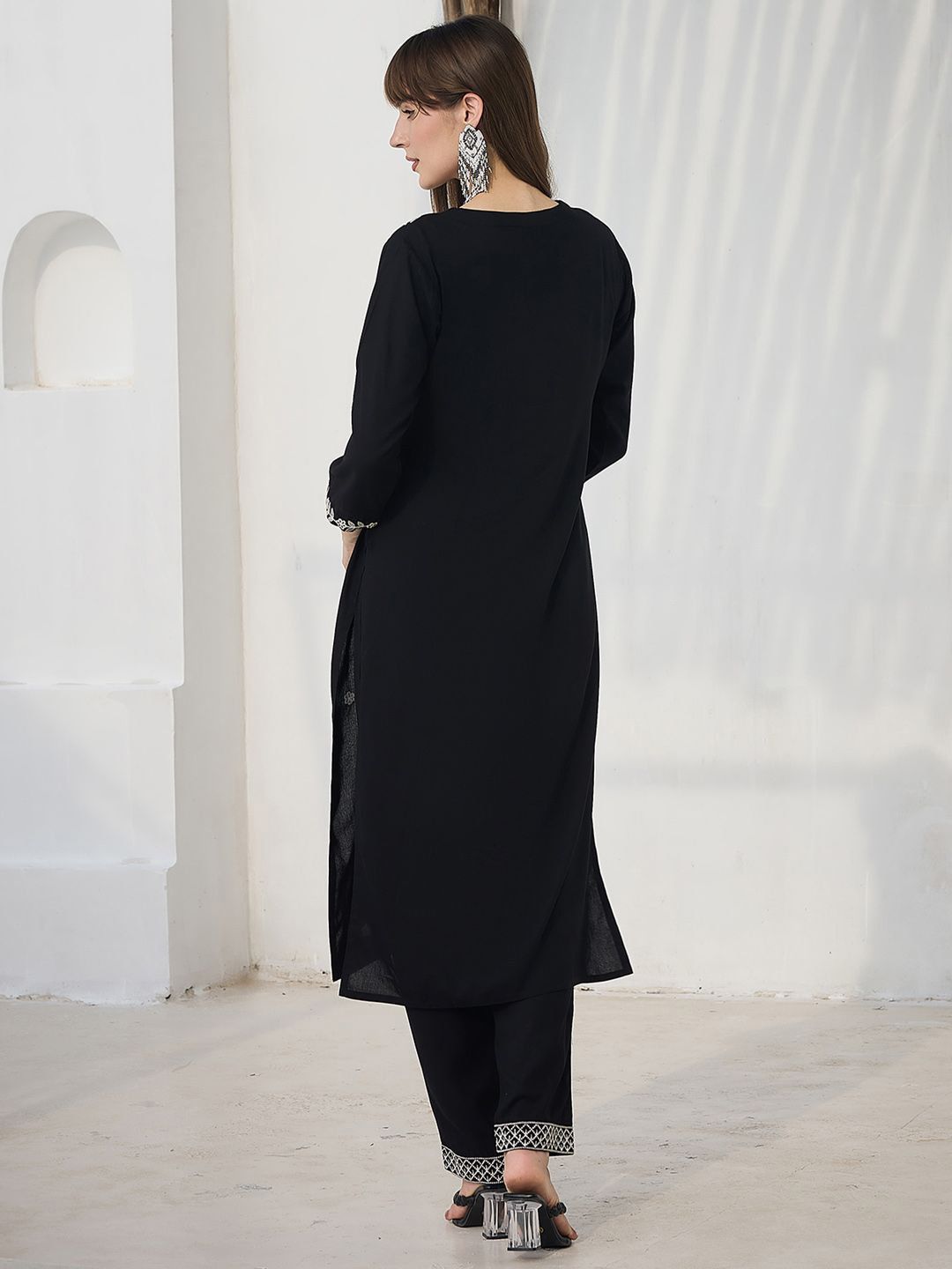 Floral Embroidered Regular Thread Work Kurta With Trousers