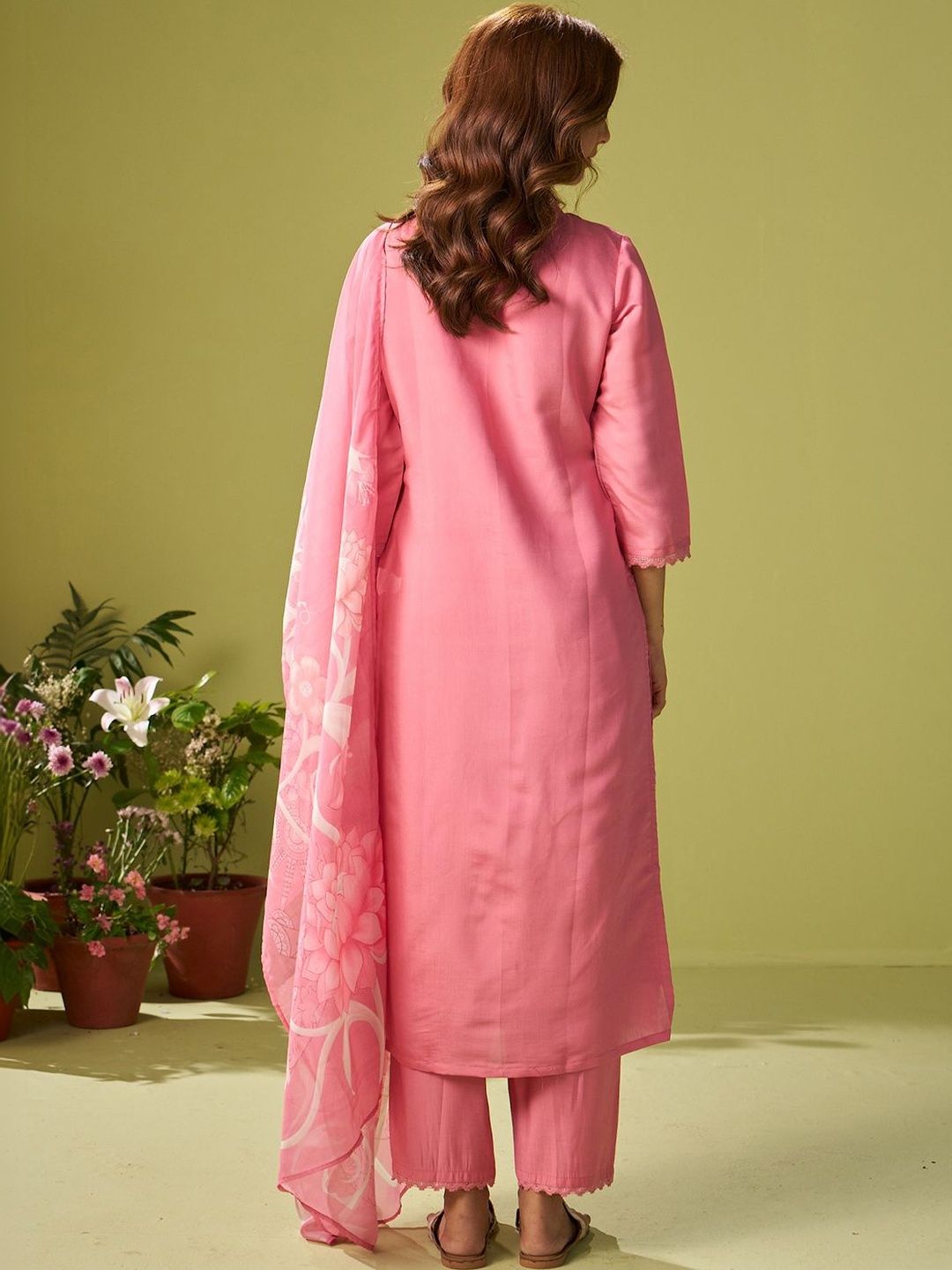 Women Floral Embroidered Regular Thread Work Kurta with Trousers & With Dupatta