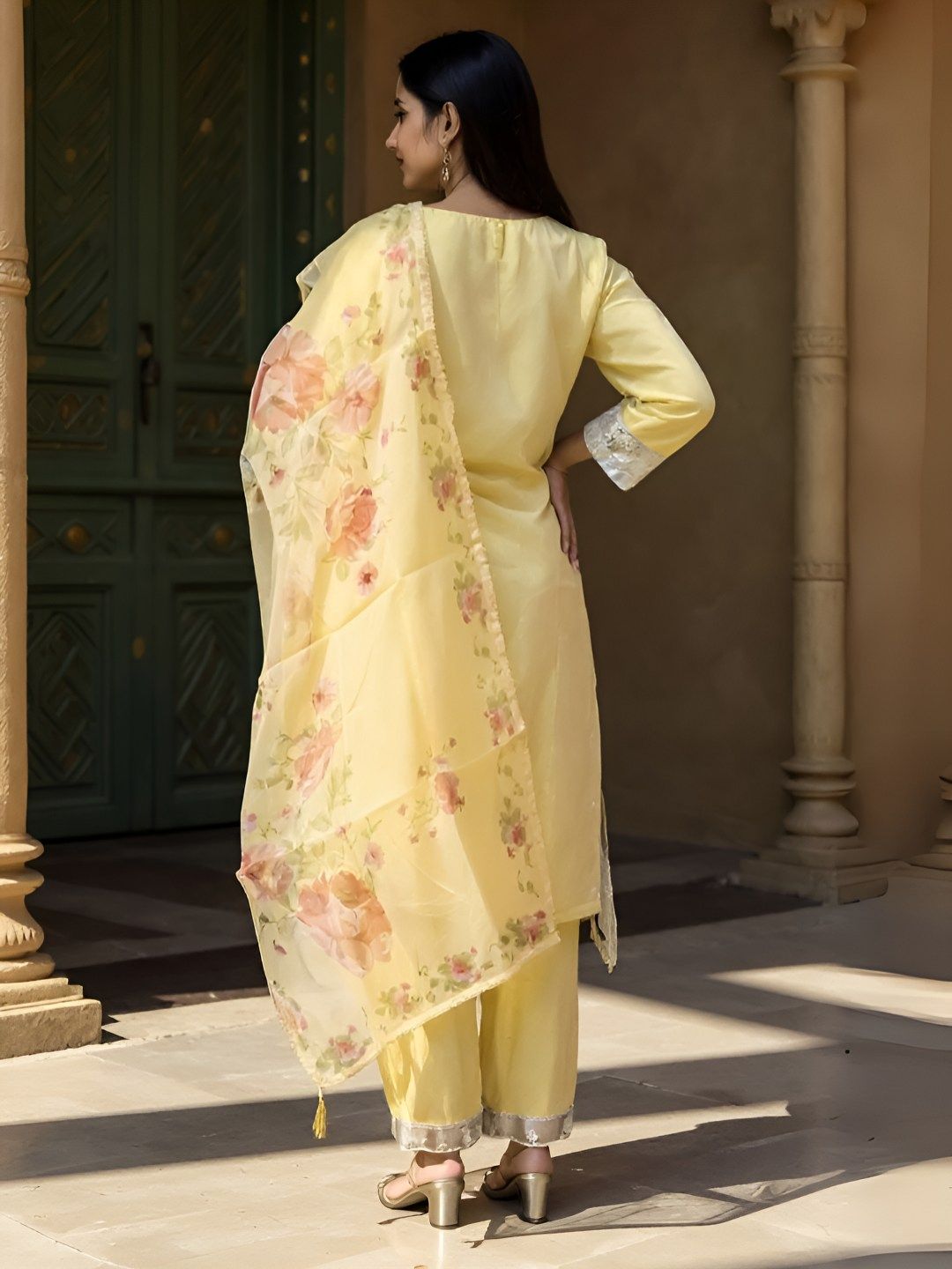 Dhiyona IE Women's Women Floral Printed Regular Thread Work Kurta with Trousers & Dupatta