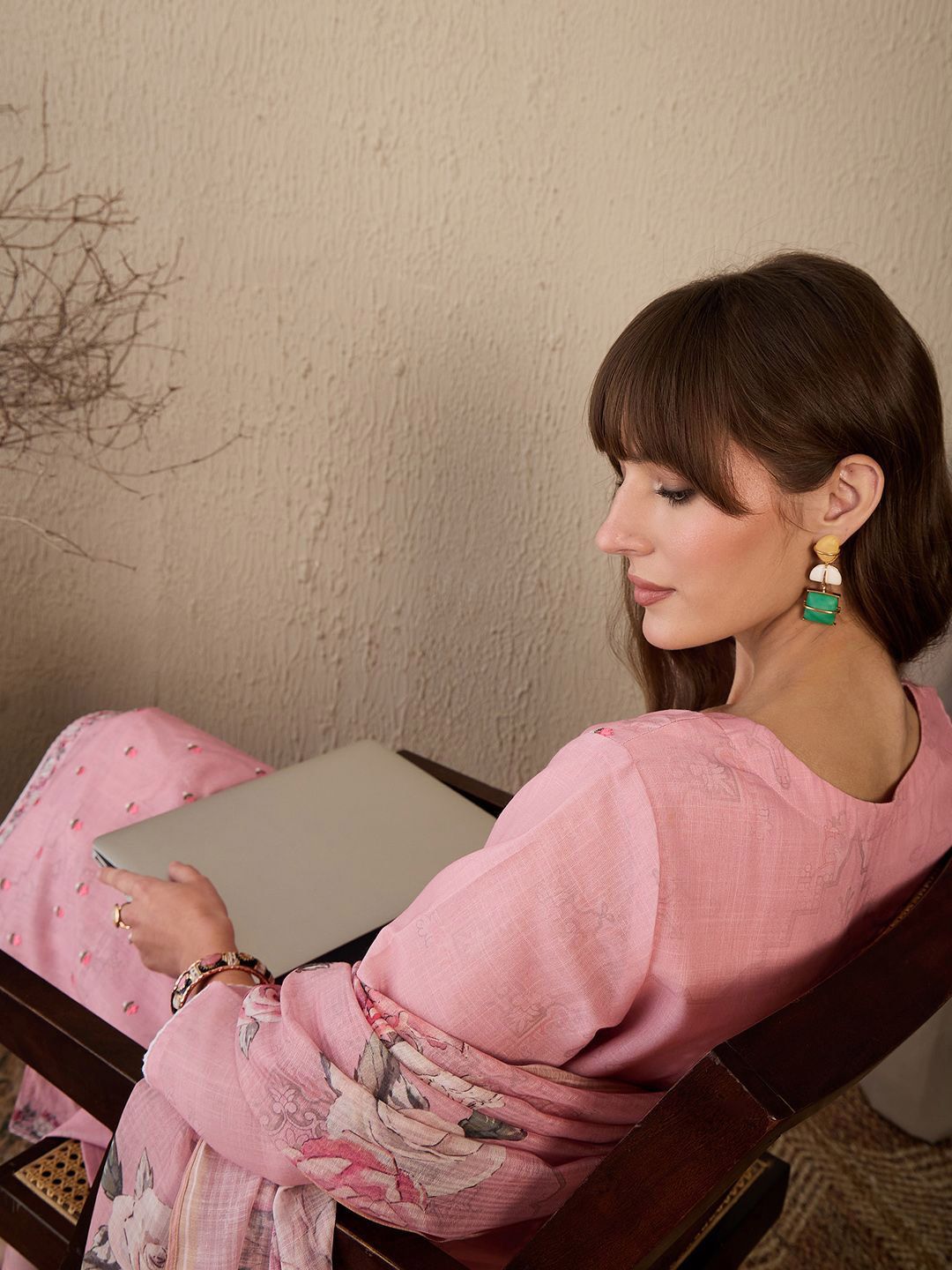 Women Floral Embroidered Regular Thread Work Linen Kurta with Trousers & With Dupatta