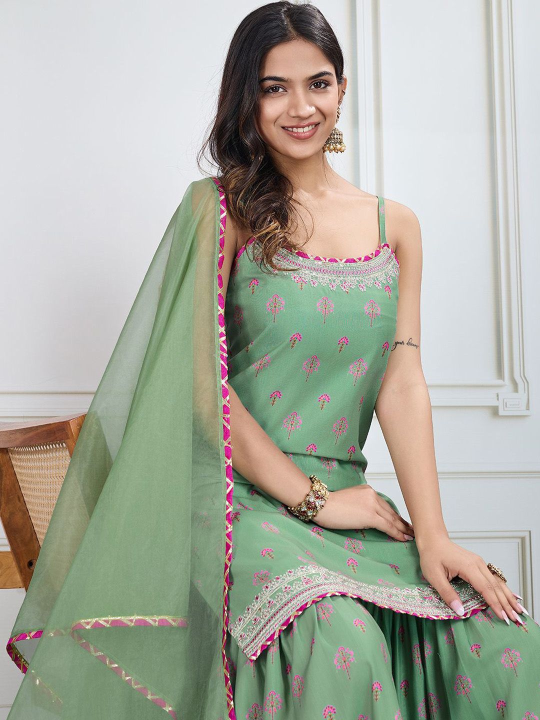 Dhiyona PD Women Printed Kurti Sharara With Dupatta