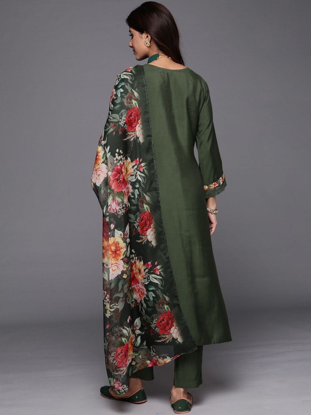 Women Floral Embroidered Thread Work Kurta with Trousers & Dupatta