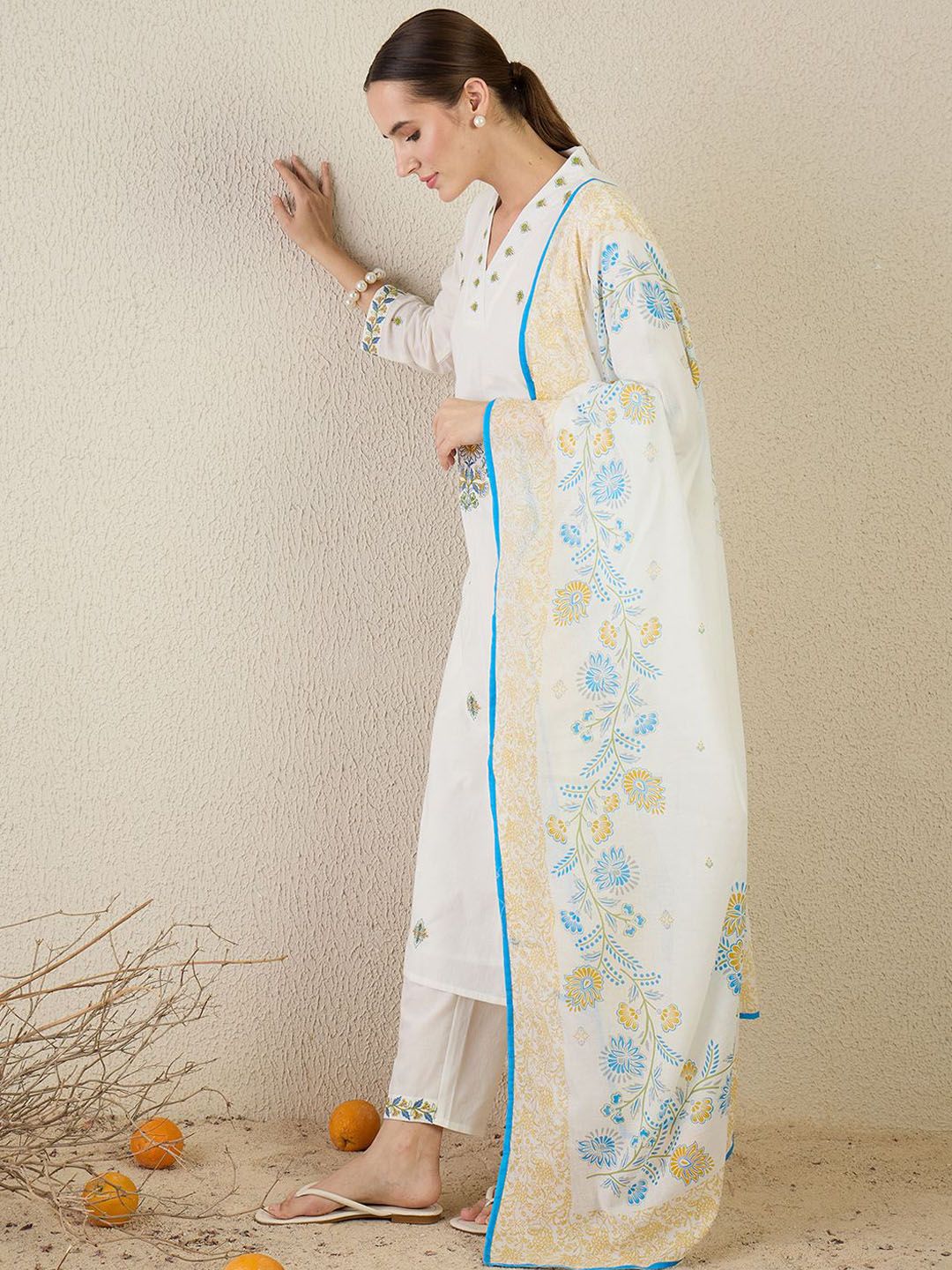 Women Floral Embroidered Thread Work Pure Cotton Kurta with Trousers & Dupatta
