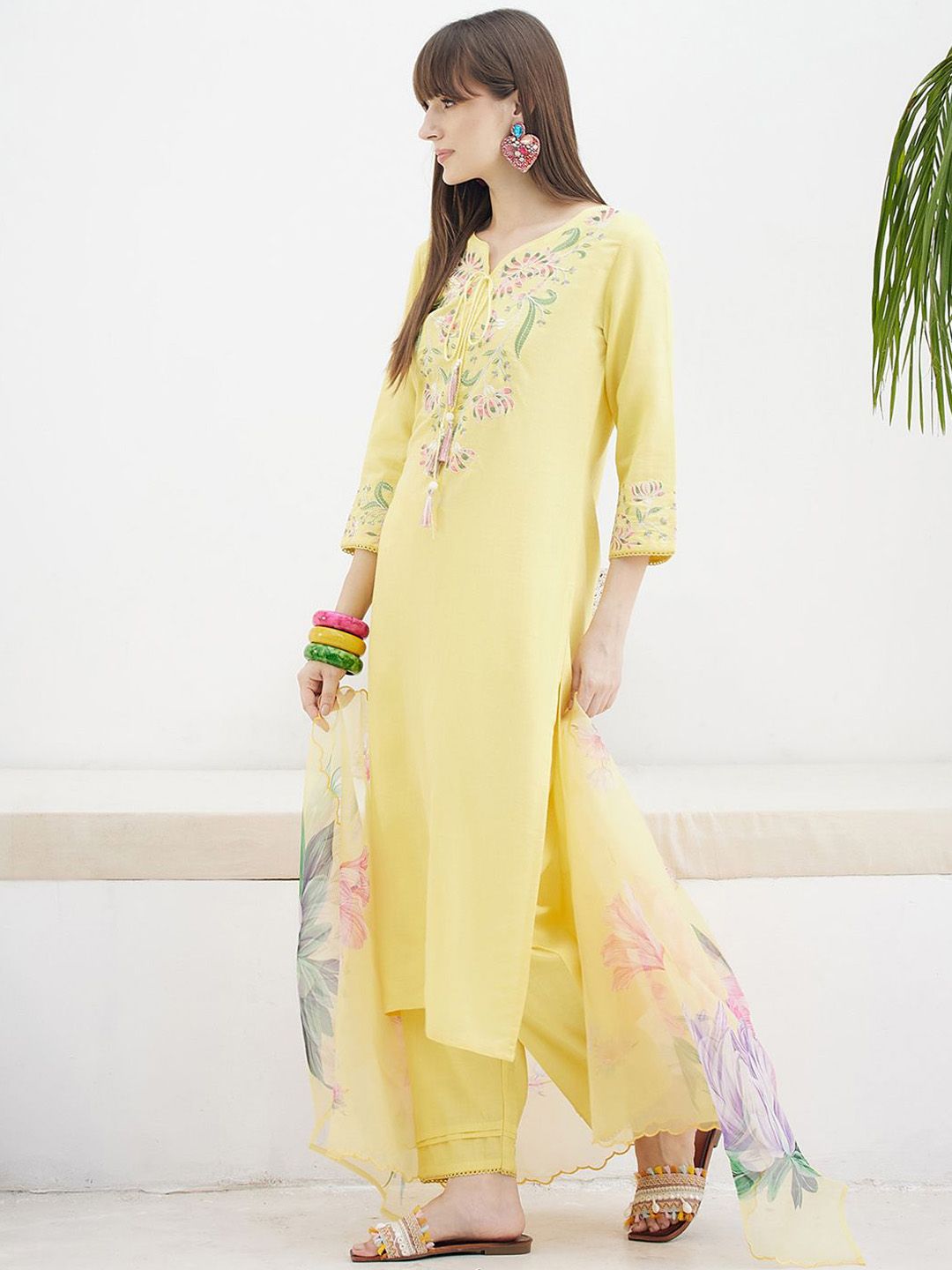 Floral Embroidered Straight Thread Work Kurta With Trousers & Dupatta