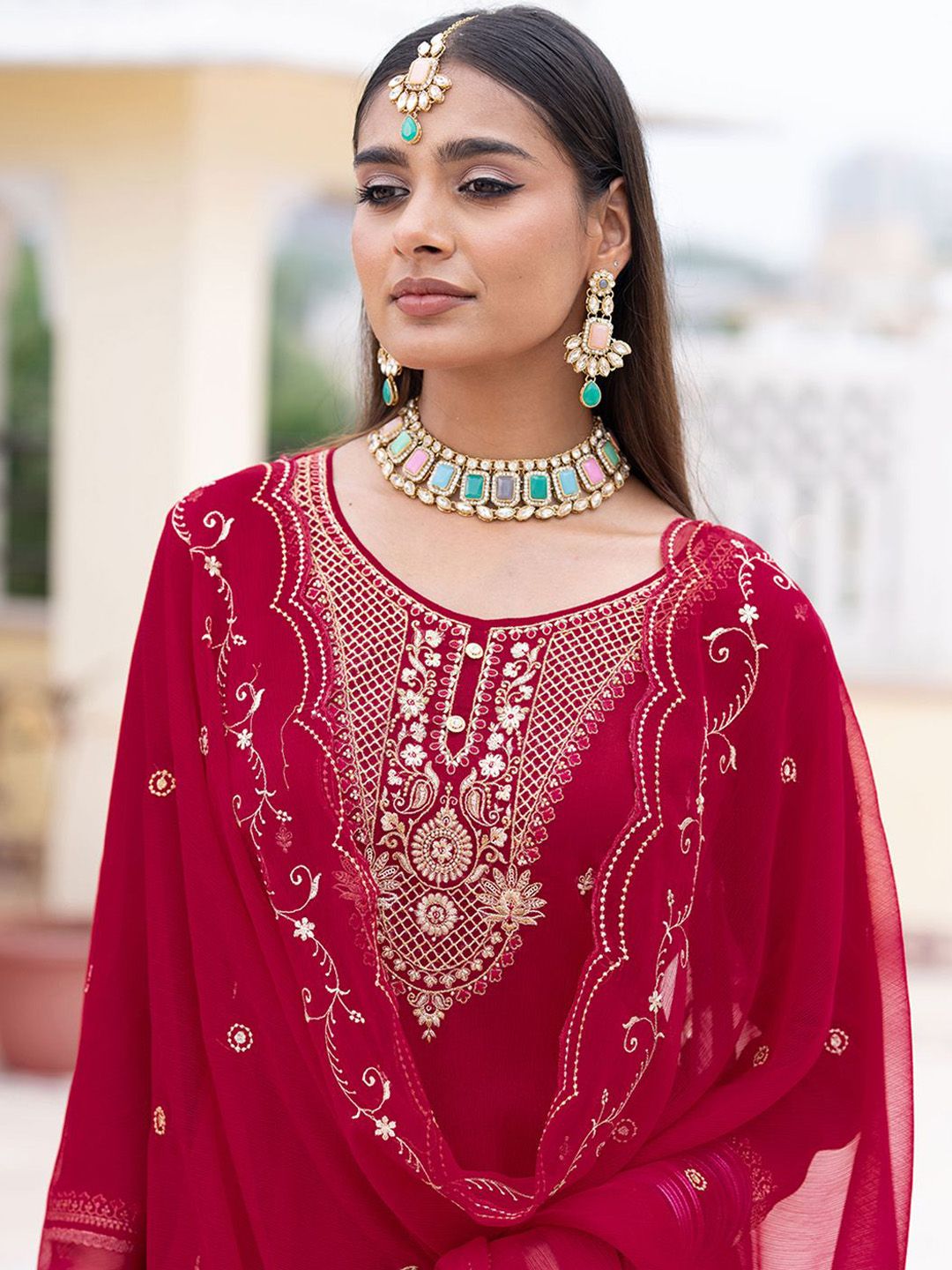 Dhiyona CH Embroidered Round Neck Thread Work Kurta With Trousers & Dupatta