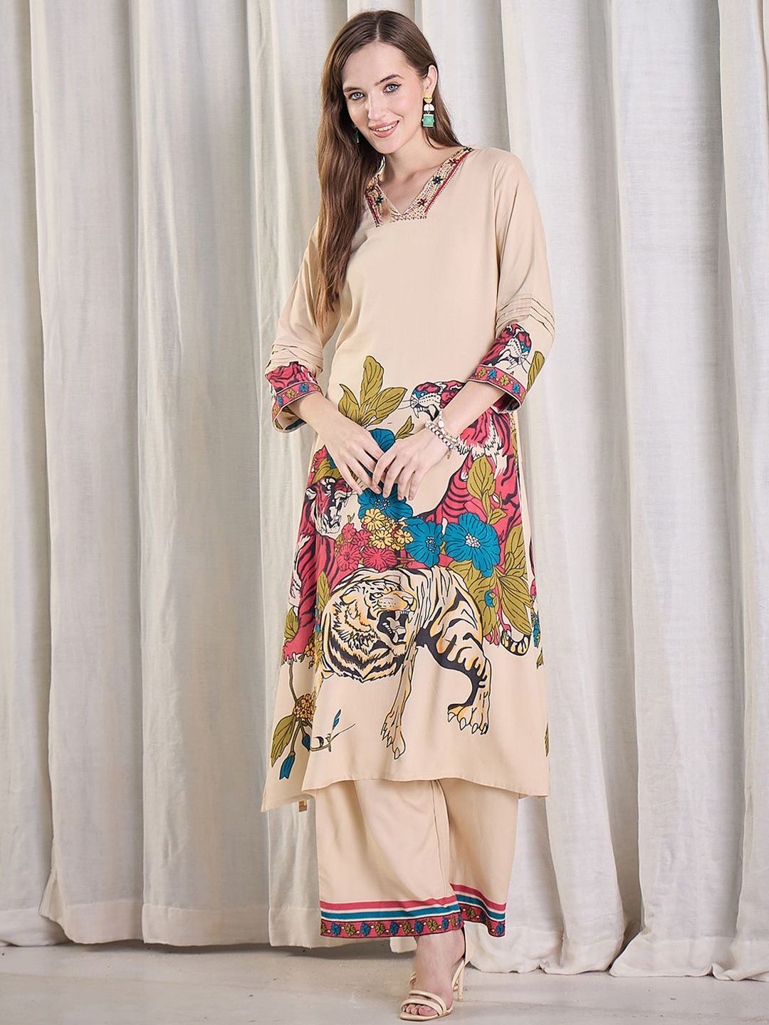 Women Animal Printed Kurta with Trousers