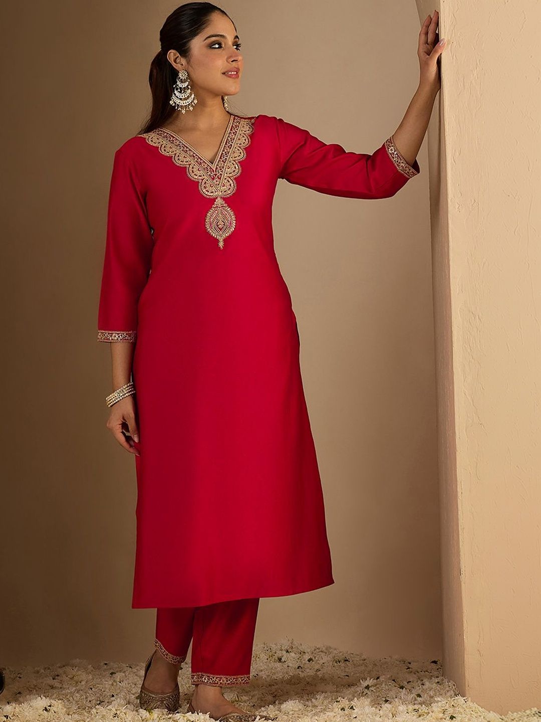 Women Ethnic Motifs Embroidered Regular Thread Work Liva Kurta with Trousers