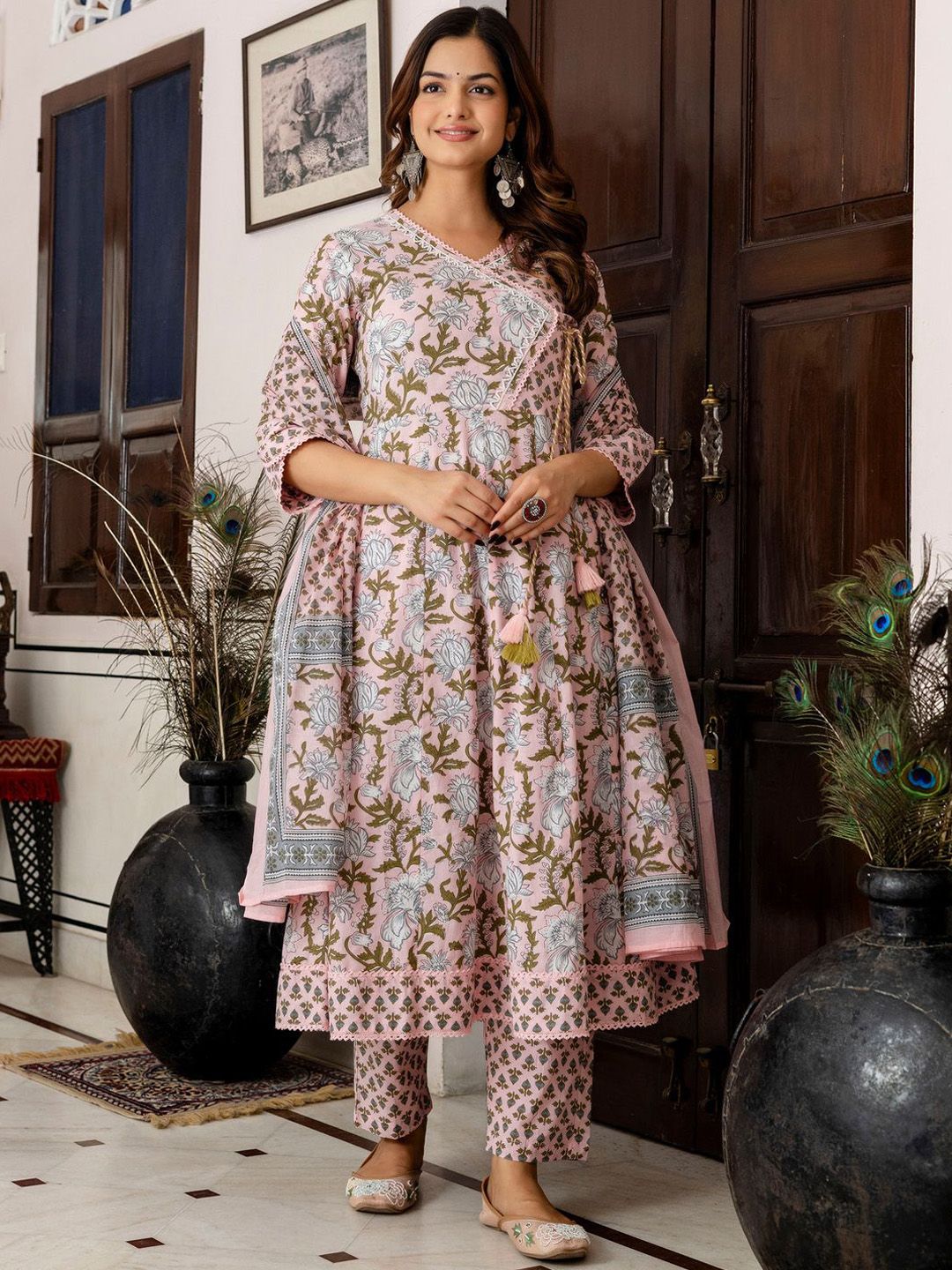Dhiyona IE Women Floral Printed Regular Beads and Stones Pure Cotton Kurta with Trousers & With Dupatta