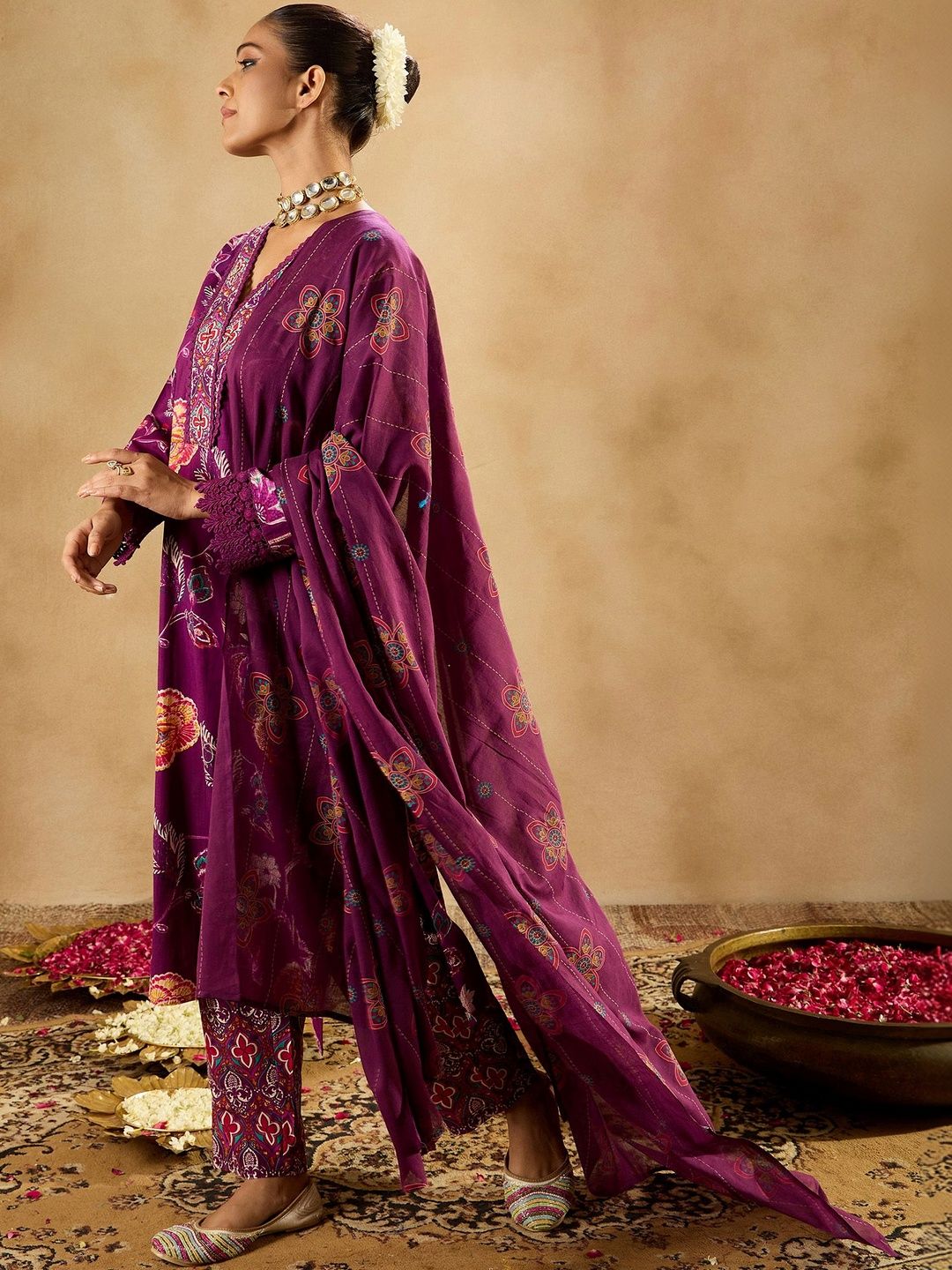 Women Floral Printed Regular Thread Work Pure Cotton Kurta with Trousers & With Dupatta