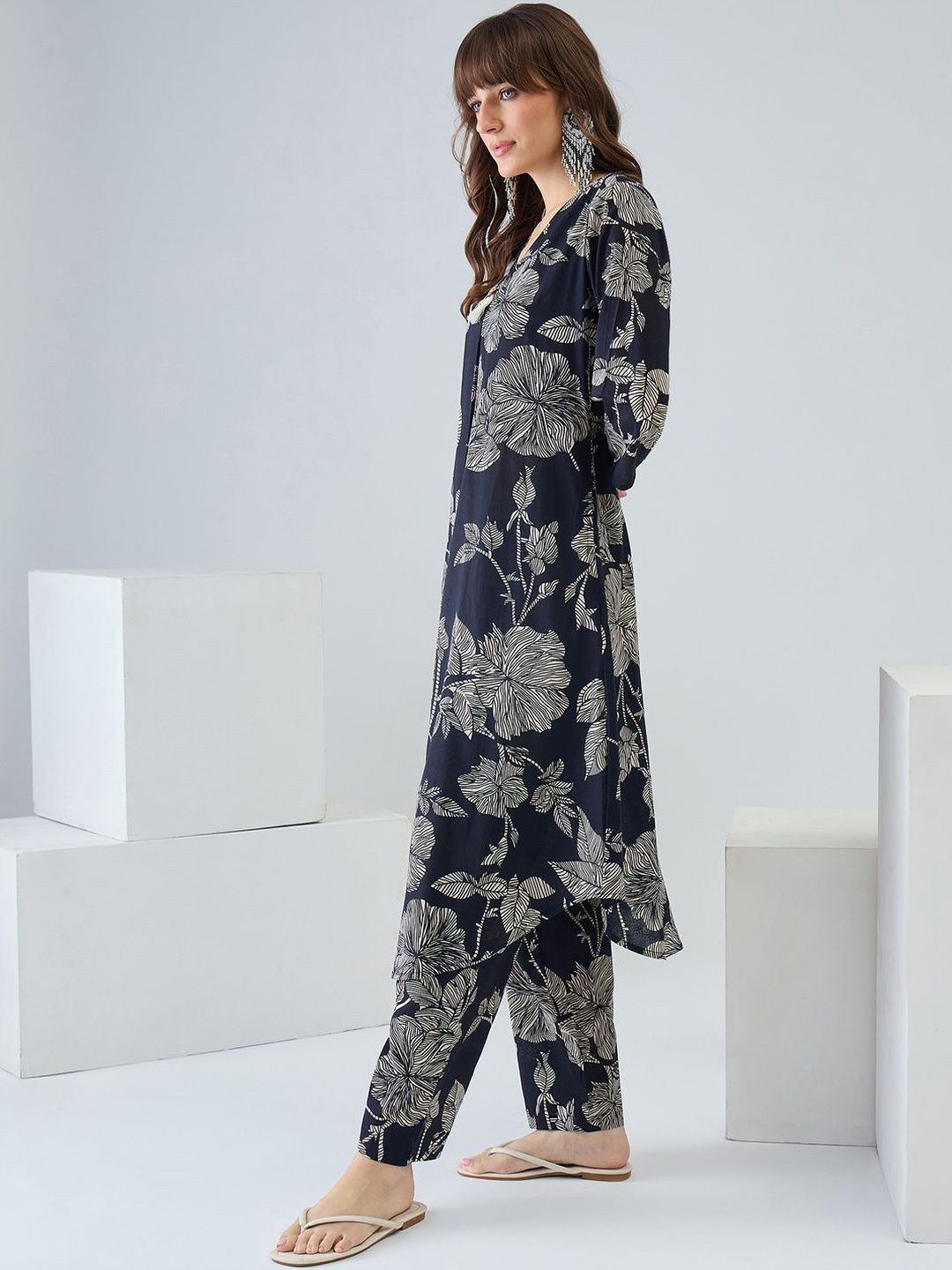 Women Floral Printed Regular Pure Cotton Kurta with Trousers