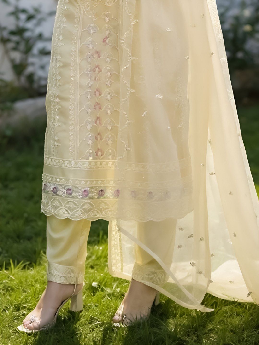 Dhiyona IE Women's Floral Embroidered Thread Work Organza Kurta With Trousers & Dupatta