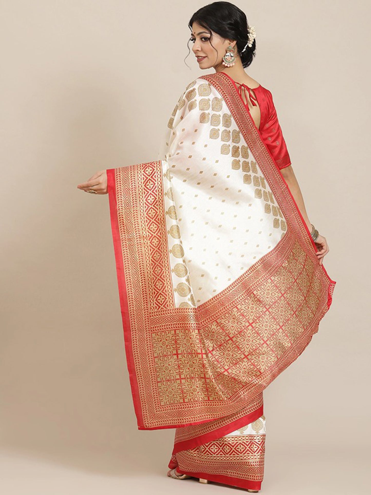 Women's Silk Blend Off White Digital Print Designer Saree With Blouse Piece