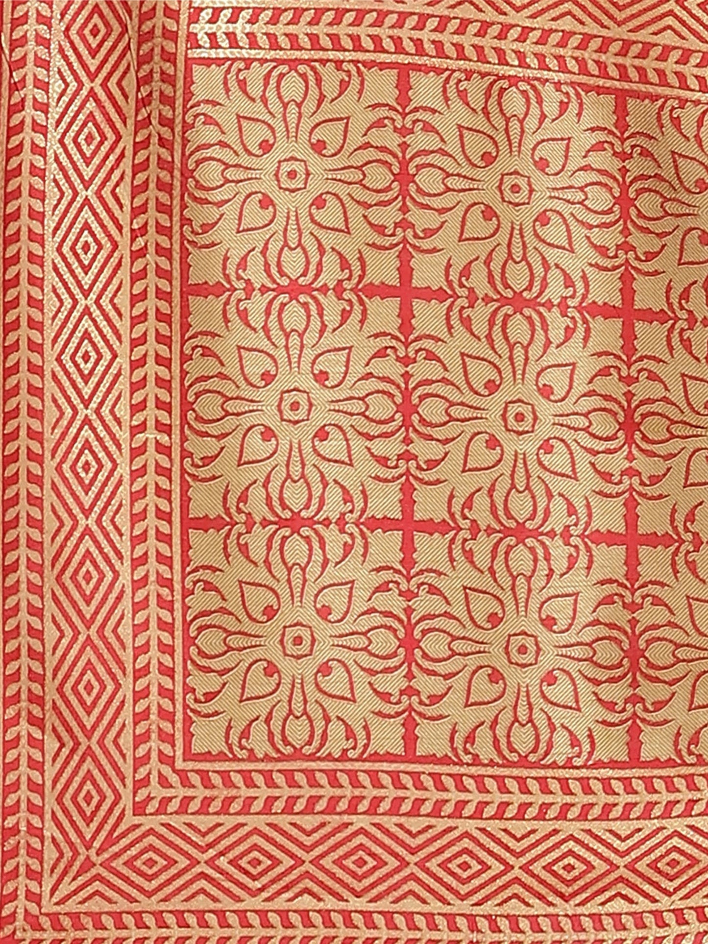Women's Silk Blend Off White Digital Print Designer Saree With Blouse Piece