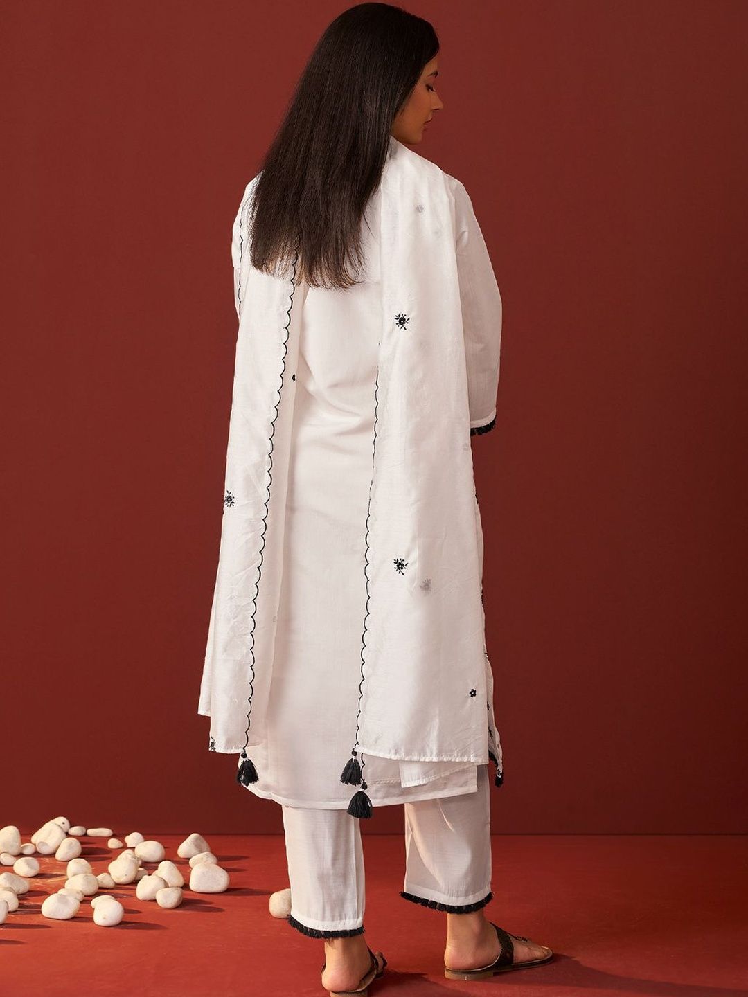 Women Ethnic Motifs Embroidered Regular Thread Work Kurta with Trousers & With Dupatta