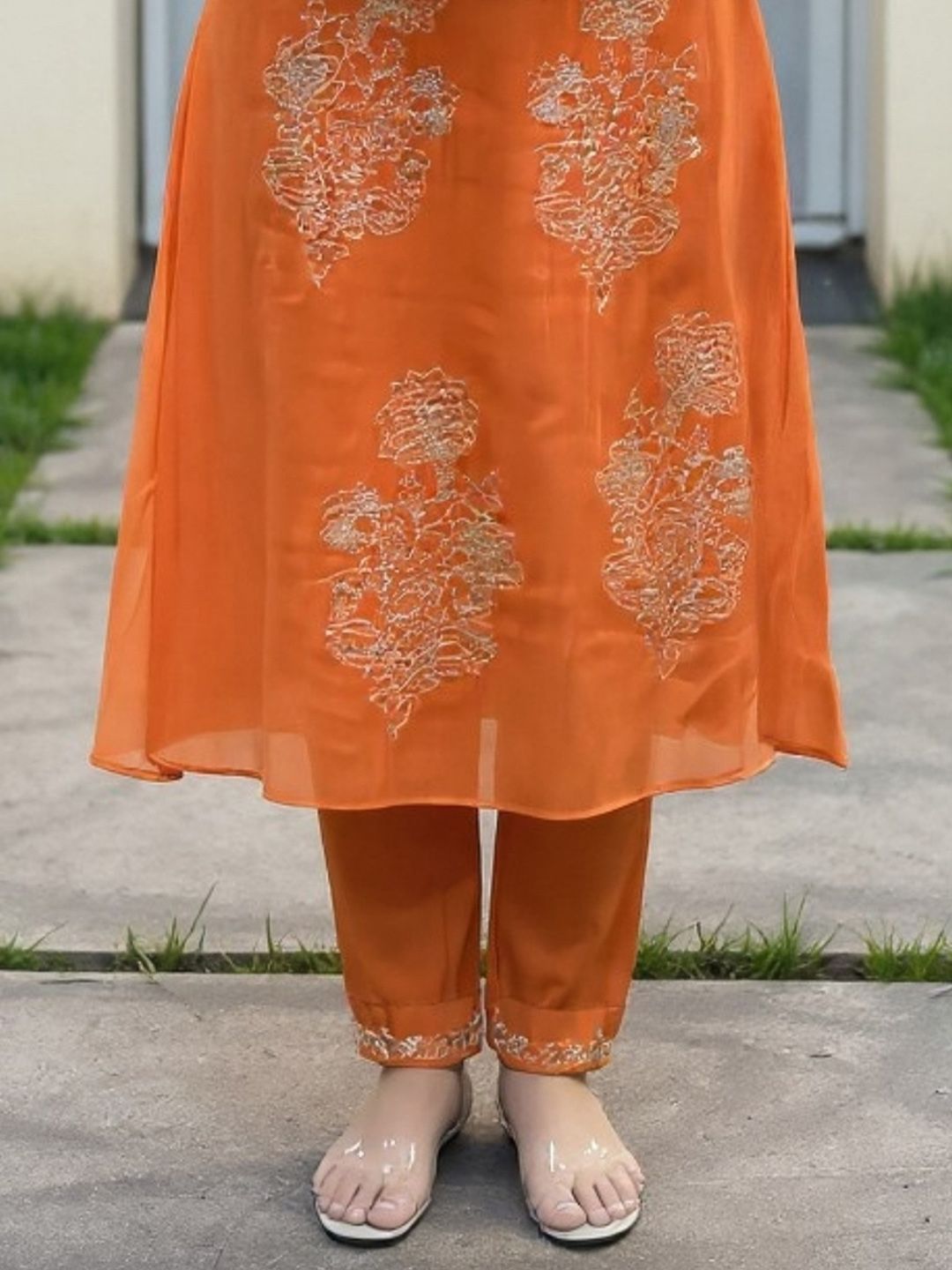 Women Ethnic Motifs Embroidered Kurta with Trousers
