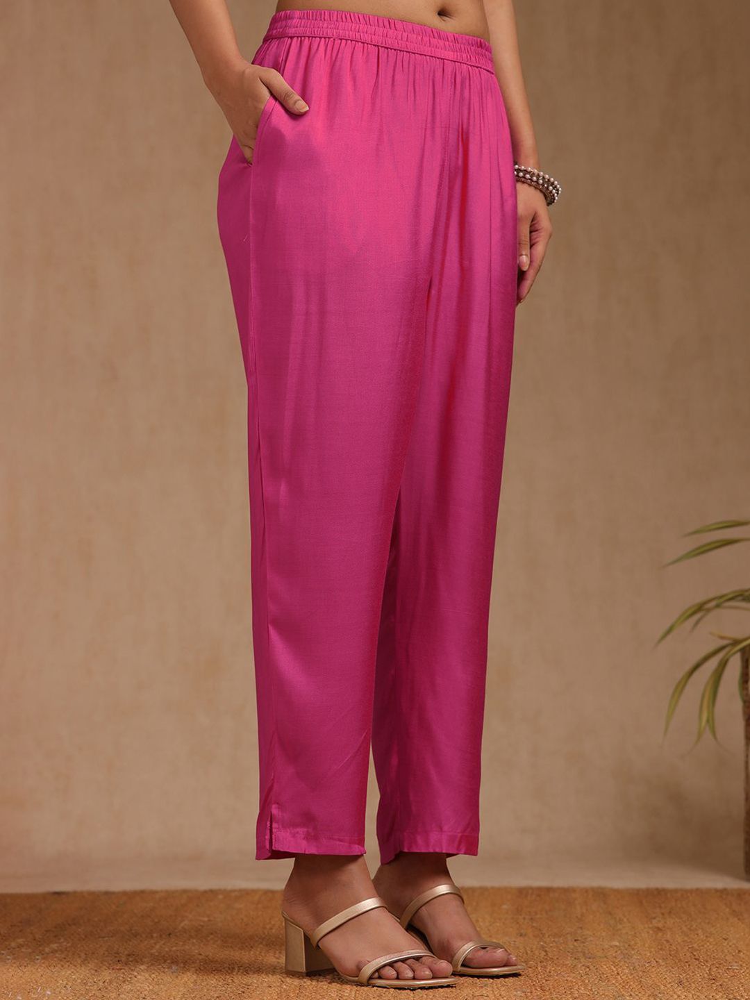 Dhiyona SO Women's Women Floral Regular Chanderi Cotton Kurta with Trousers & Dupatta