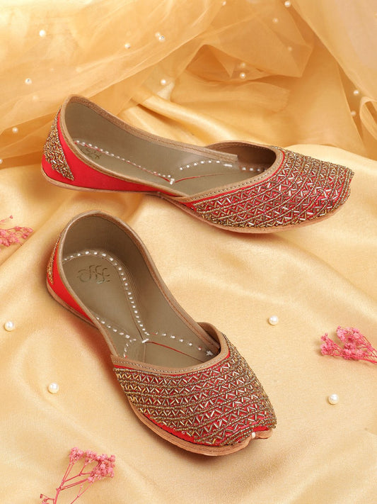 Dhiyona HOP Women Ethnic Embellished Mojaris