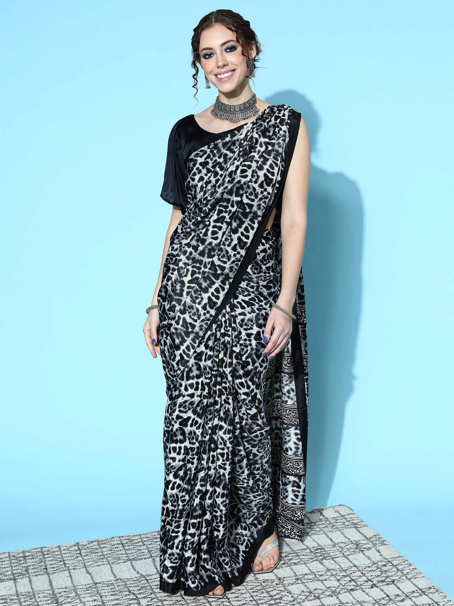 Women's Crepe Black Digital Print Designer Saree With Blouse Piece