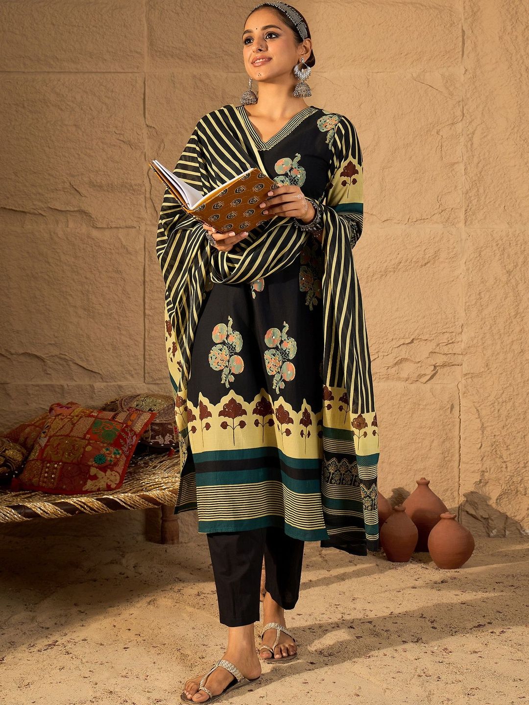 Women Floral Printed Regular Pure Cotton Kurta with Trousers & With Dupatta