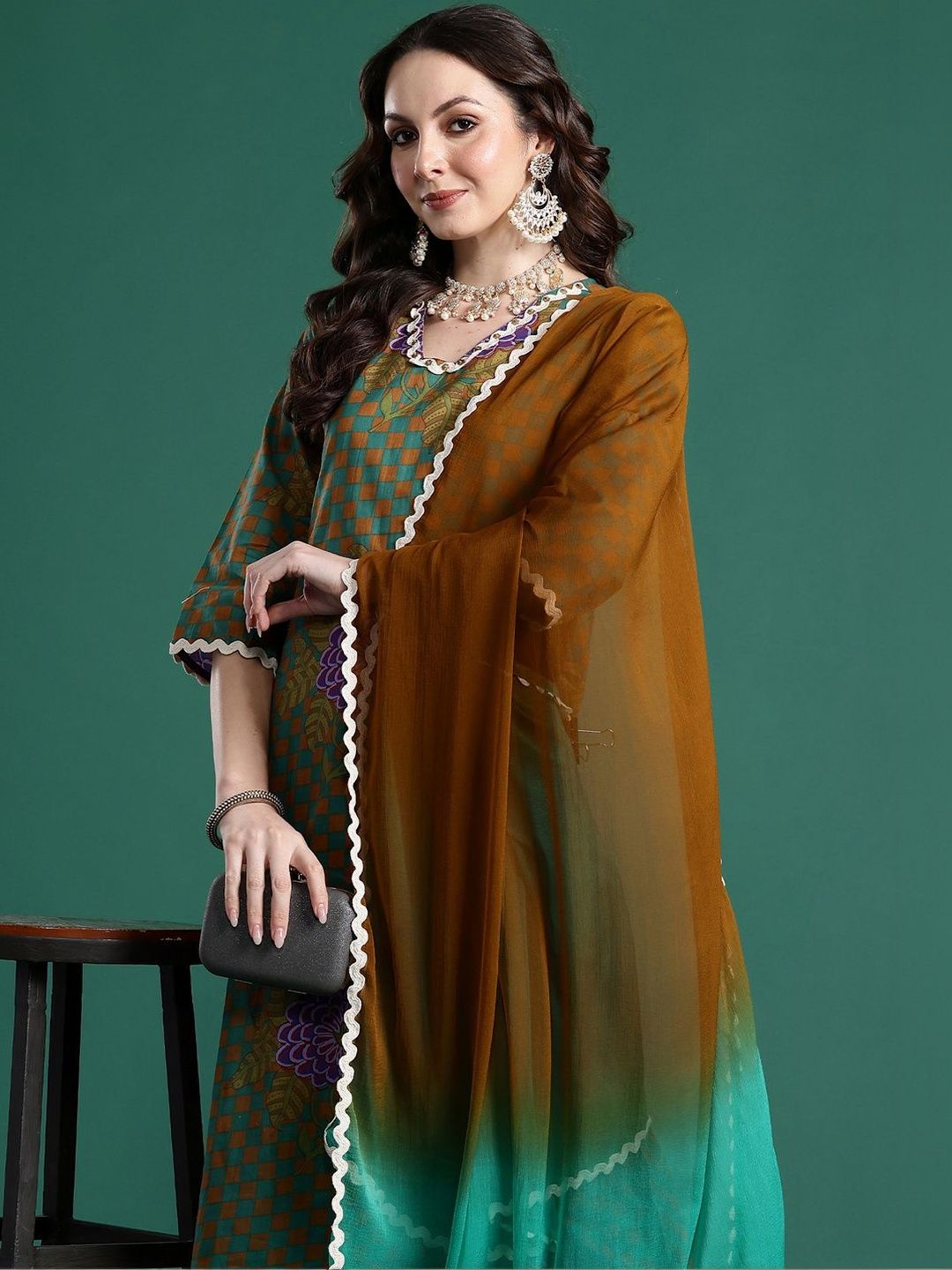 Women Printed Regular Thread Work Pure Cotton Kurta with Trousers & With Dupatta