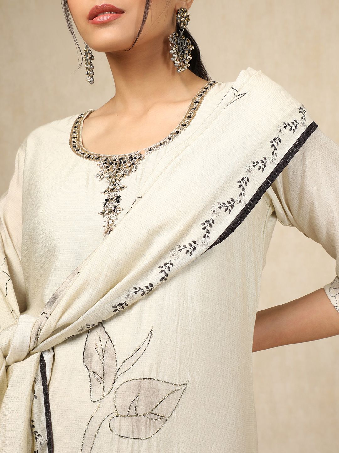 Dhiyona SO Women's Women Floral Embroidered Regular Mirror Work Kurta with Trousers & With Dupatta