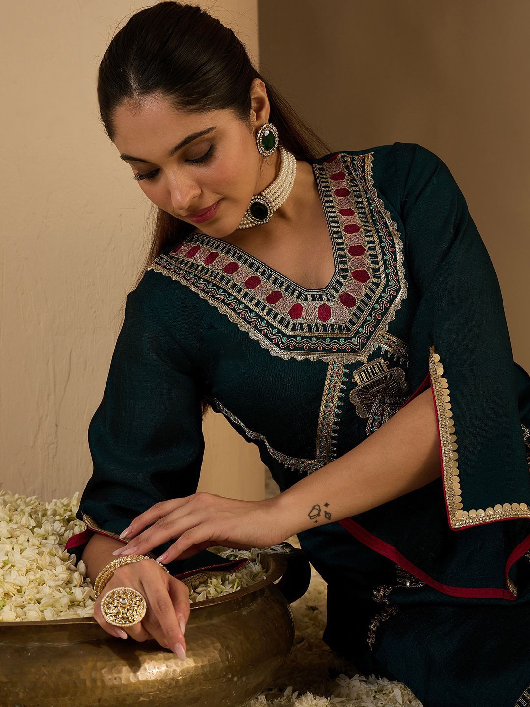 Women Ethnic Motifs Printed Kurta with Trousers