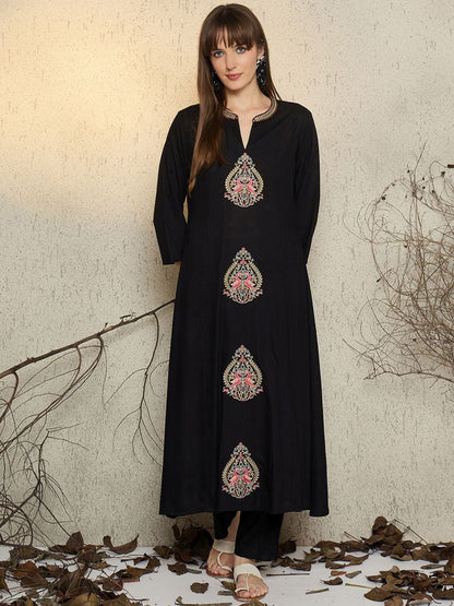 Ethnic Motifs Embroidered Mandarin Collar A-Line Thread Work Kurta With Trouser