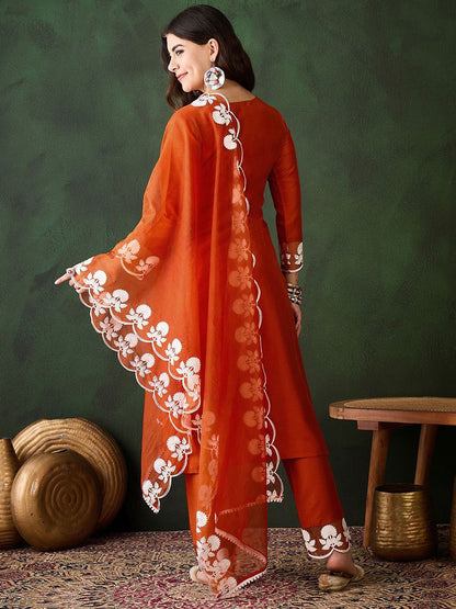 Dhiyona SN Women's Embroidered Thread Work Notch Neck Straight Kurta & Trousers With Dupatta