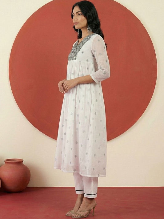 Dhiyona CH Women Ethnic Motifs Embroidered Empire Thread Work Kurta with Trousers