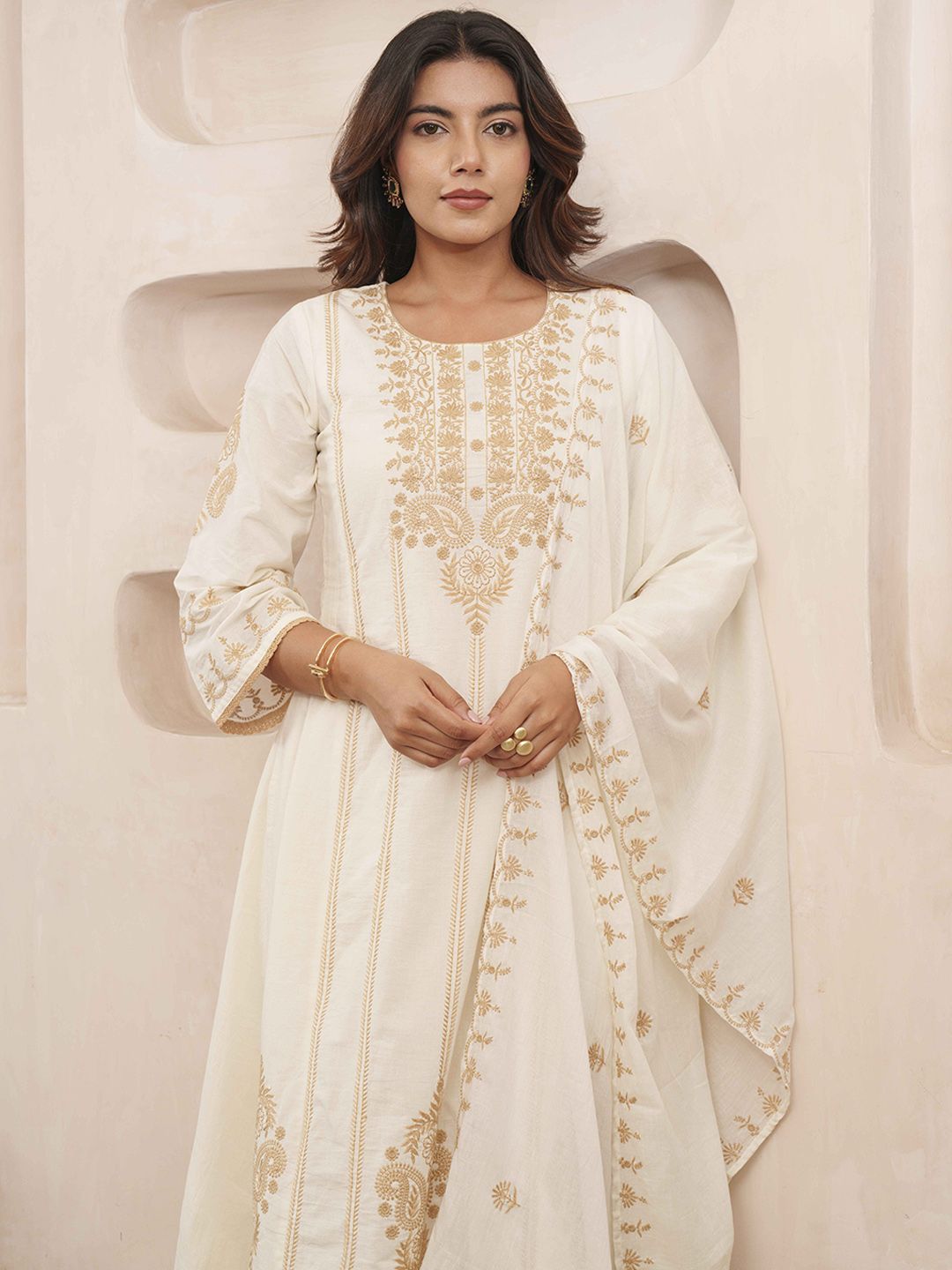 Dhiyona PD Women Floral Embroidered Pure Cotton Kurta & Trousers With Dupatta