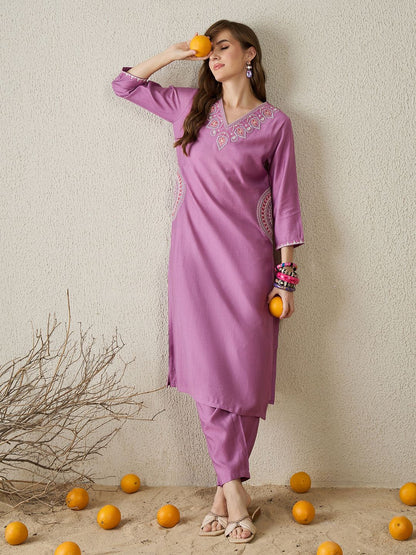 Floral Embroidered V-Neck Kurta with Trousers