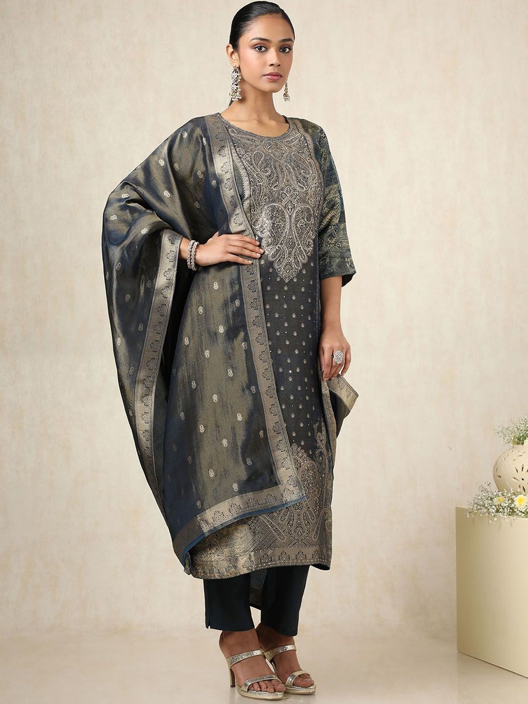 Dhiyona SO Women's Women Regular Kurta with Trousers & With Dupatta