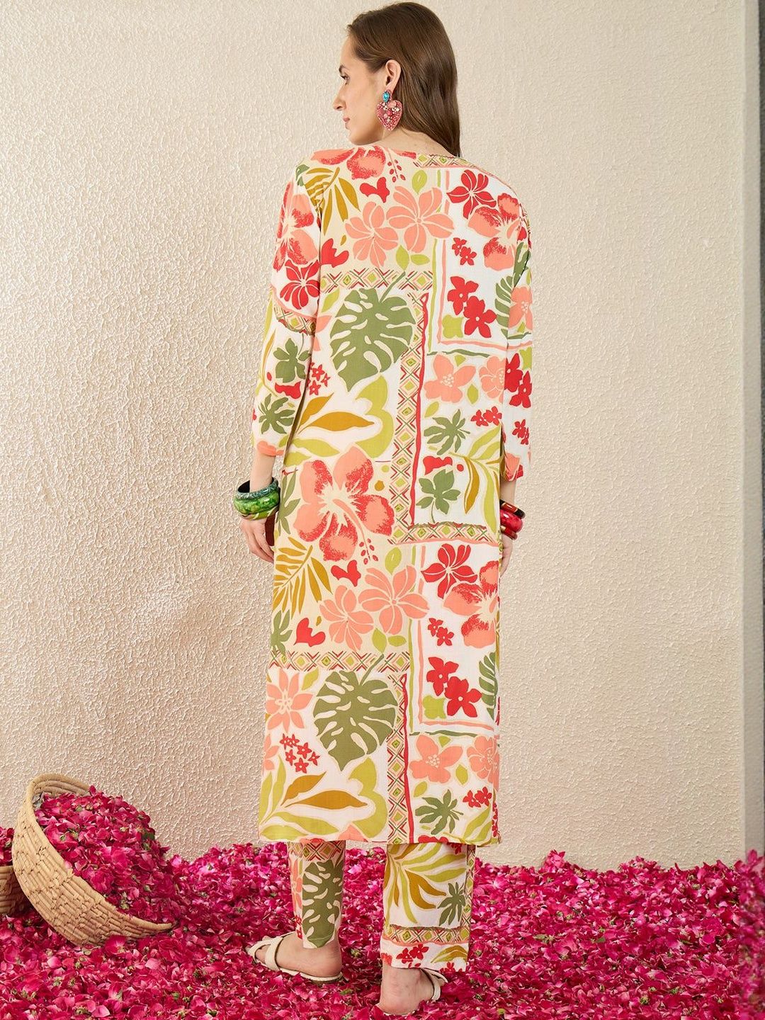 Dhiyona IE Floral Printed Round Neck Three-Quarter Sleeves Top With Trousers