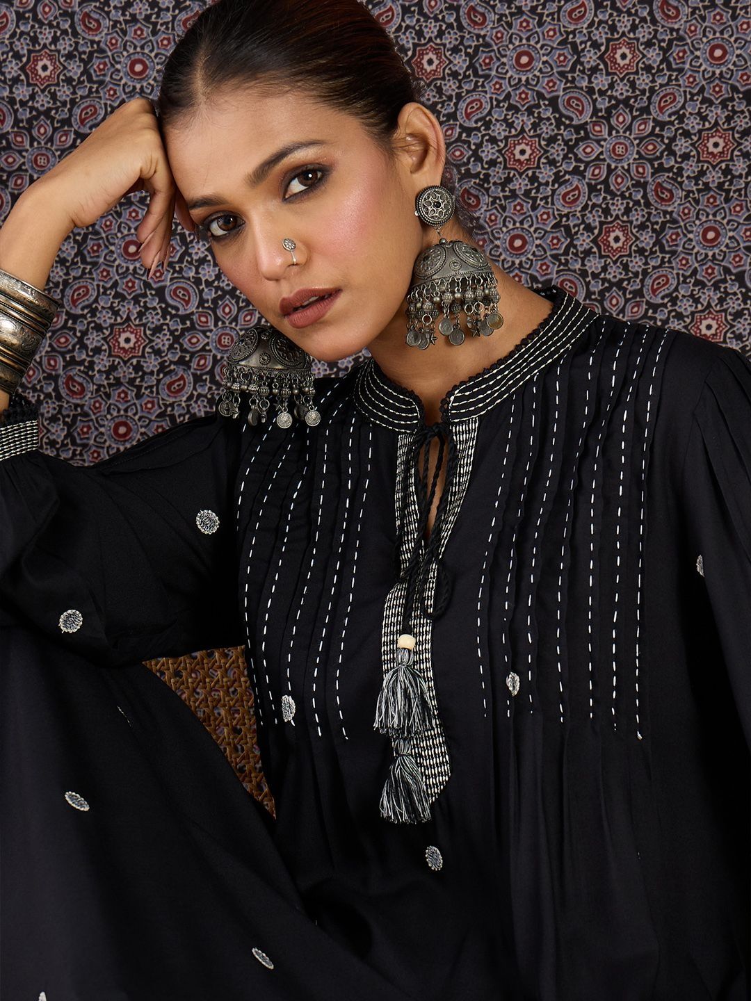 Women Ethnic Motifs Embroidered Regular Thread Work Kurta with Trousers