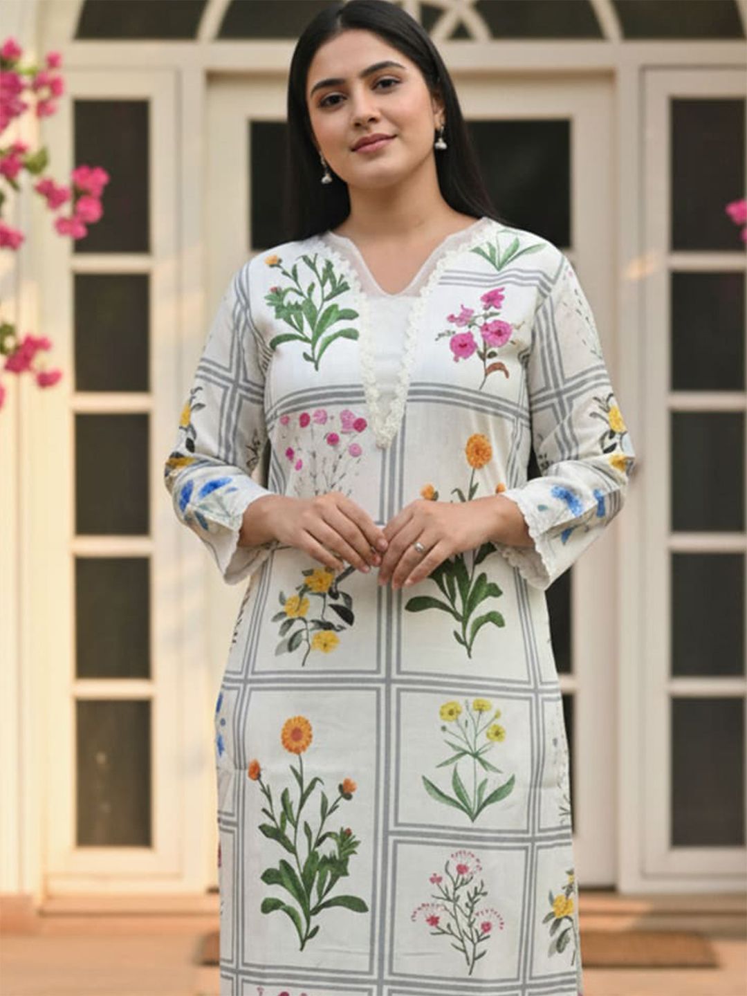 Dhiyona IE Women Floral Printed Linen Kurta with Trousers