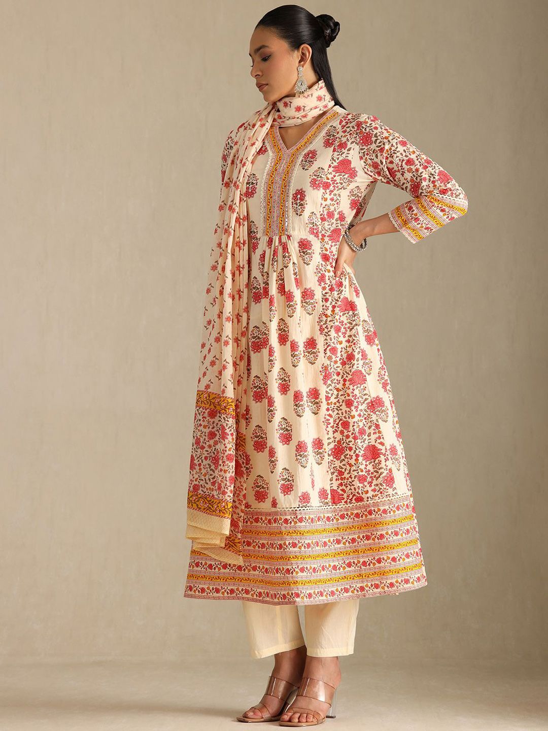 Dhiyona SO Women's Women Floral Printed Beads and Stones Kurta with Trousers & With Dupatta Kurta Sets
