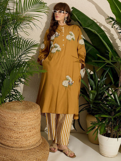 Women Floral Embroidered Pure Cotton Kurta with Trousers