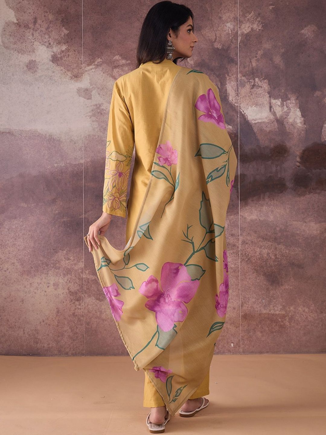 Floral Embroidered Regular Thread Work Pure Cotton Kurta With Trousers & Dupatta