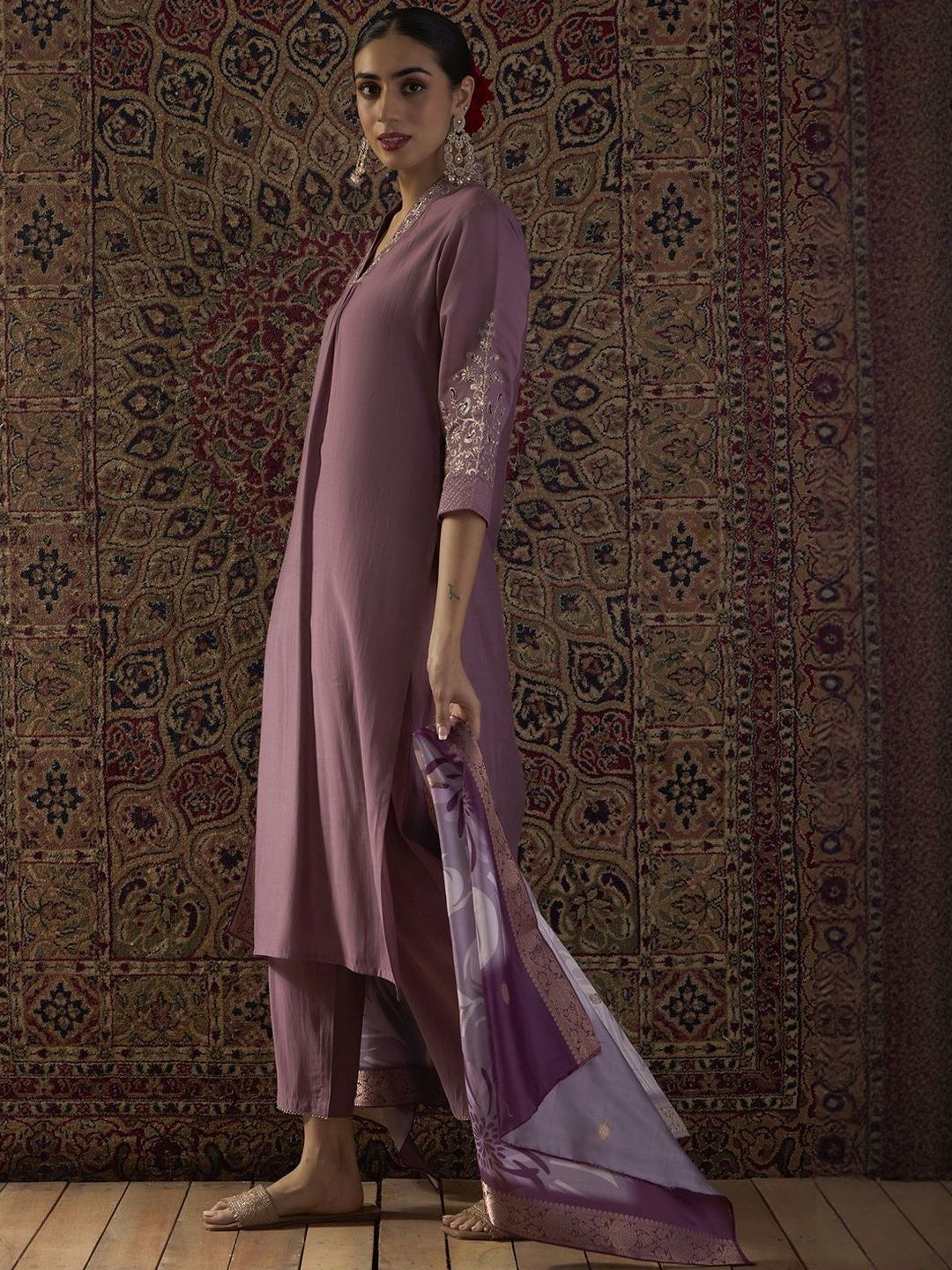 Floral Embroidered Regular Thread Work Straight Kurta With Trousers & Dupatta